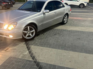 Mercedes E-Class foto 2