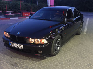 BMW 5 Series foto 1