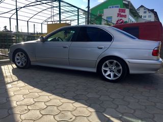 BMW 5 Series foto 4