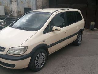 Opel Zafira foto 2