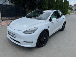 Tesla Model Y foto 1