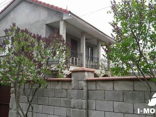 Vila la Tohatin  in apropiere de restaurantul ,,Hanul lui Vasile" , doi km.de la Chisinau. foto 3