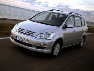 Разборка Toyota Avensis Verso 2001-2006 foto 1