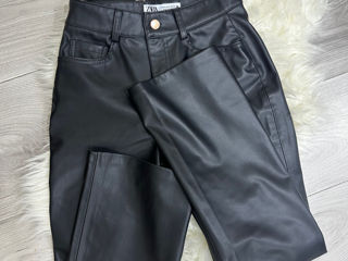 Pantaloni piele noi. Zara, marimea Xs-S