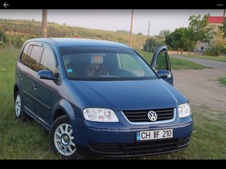 Volkswagen Touran foto 1