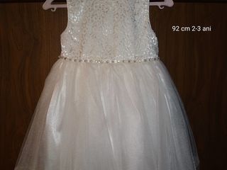 Продаю Новогоднее платья для ваших принцесс возраст указан на фото - 250 лей и шубка -100 лей foto 1