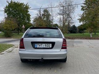 Mercedes C-Class foto 4