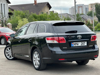 Toyota Avensis foto 3