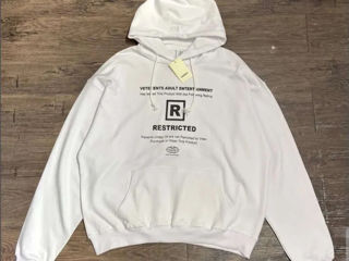 Vetements Restricted foto 1