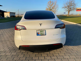 Tesla Model Y foto 5