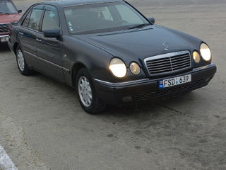 Mercedes E-Class foto 2