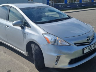 Toyota Prius v
