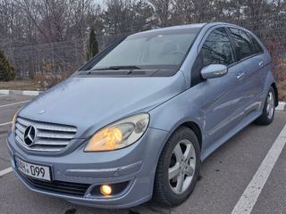 Mercedes B-Class foto 2