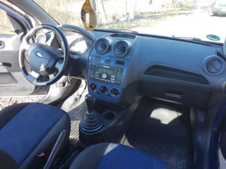 Ford Fiesta foto 5