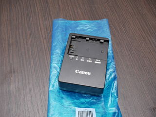 Зарядник Canon LC-E6 для LP-E6 аккумуляторов