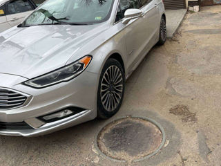 Chirie Ford Fusion  foto 1