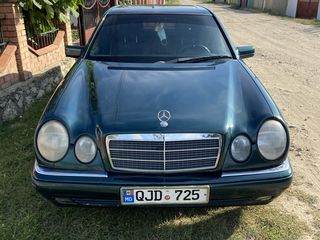 Mercedes E Class foto 1