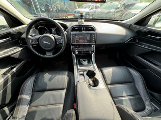 Jaguar XE foto 9