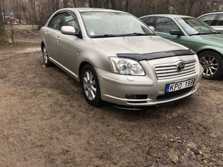 Toyota Avensis foto 1