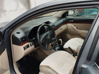 Toyota Avensis foto 6