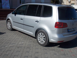 Volkswagen Touran foto 2