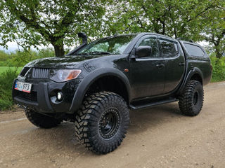 Mitsubishi L200 foto 1
