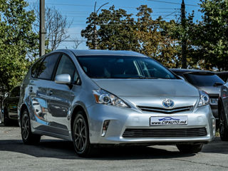 Toyota Prius v