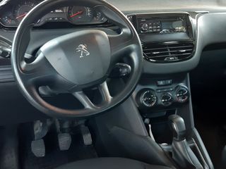 Peugeot 208 foto 3