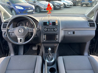 Volkswagen Touran foto 8