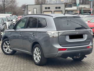 Mitsubishi Outlander foto 3