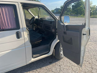 Volkswagen Caravelle foto 4