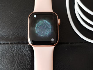 Продаю или обменяю Apple Watch Series 6 (GPS + LTE) 40 мм, цвет золотистый.