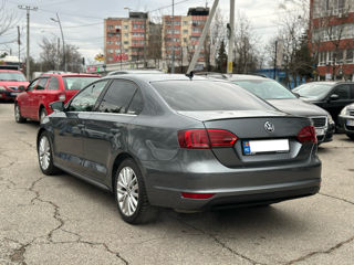 Volkswagen Jetta foto 4