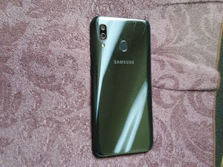 Samsung Galaxy A20 in cutie foto 1