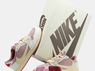 Nike Air Jordan 1 Retro Low x Travis Scott White/Pink Women's foto 4