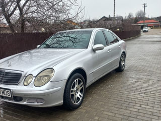 Mercedes E-Class foto 2