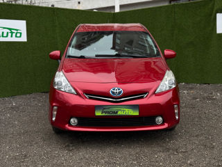 Toyota Prius v foto 2