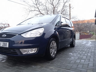 Ford Galaxy foto 2