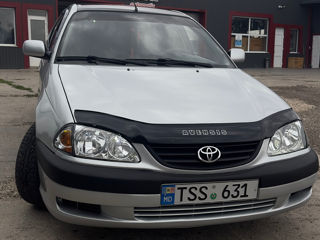 Toyota Avensis foto 1