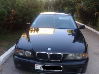 BMW 5 Series foto 6