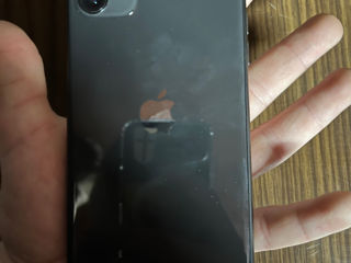 Se vinde iPhone 11 black 128 gb foto 2