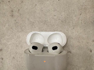 Vand Airpods 3! Urgent! AirPods 3 ORIGINALE foto 3