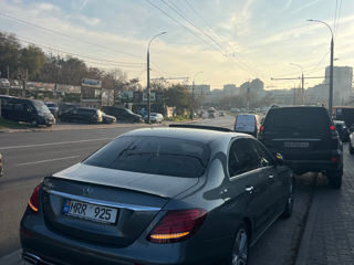 Mercedes E-Class foto 2