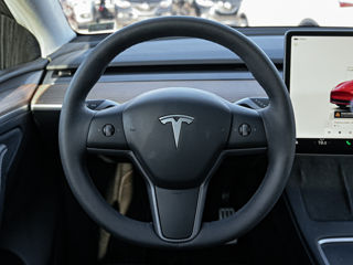 Tesla Model Y foto 9