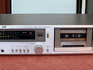 JVC KD-JVC KD-D35 este o casetă stereo. 1990 Caracteristicile KD-D35 includ selecția tipului de band foto 1