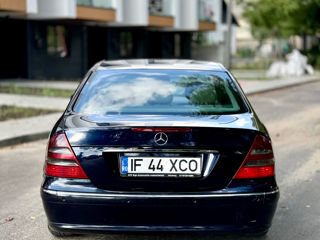 Mercedes E-Class foto 2