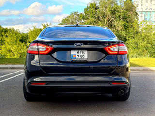 Ford Fusion foto 2