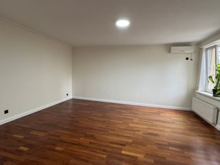 Apartament cu 2 camere, 90 m², Centru, Chișinău foto 2