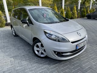 Renault Grand Scenic foto 2