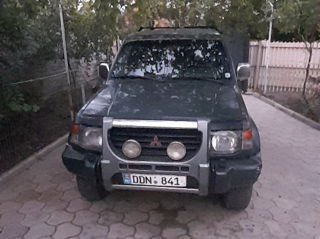 Mitsubishi Pajero foto 2